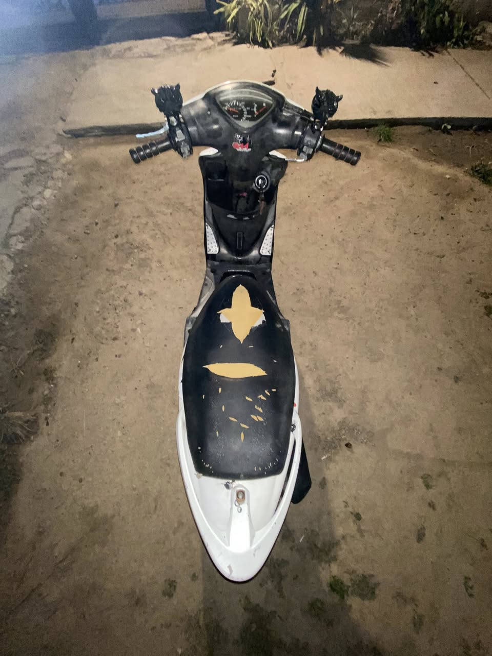 دراجة ماكس عدلة بوشة ٥٥ كلشي بيهة شغال بس من عدة صندوك ميقفل  ***********
بيع ٥٥٠ بيهة مجال
