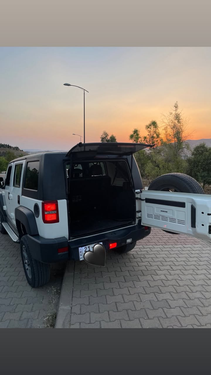 BAIC
مۆدێل ٢٠٢١
 فول فول مواسەفات 
تۆربۆ V4 
دەبڵ ئەکسل 
کوشن جلد 
سڵاید 
سوکان ڤۆلیۆم 
شاشە و کامێرا 
گێر و مەکینە بە شەرت مەکینەی نەکراوەتەوە 
٤ تایەی تازەی لە ژێرایە
سەنەوی تازەیە و بەناوی خۆمانەوەیە 
بۆیاخ سۆنەرەکەی داندراوە 
نرخ : ١٣٨$ 
ژ.م : ***********
