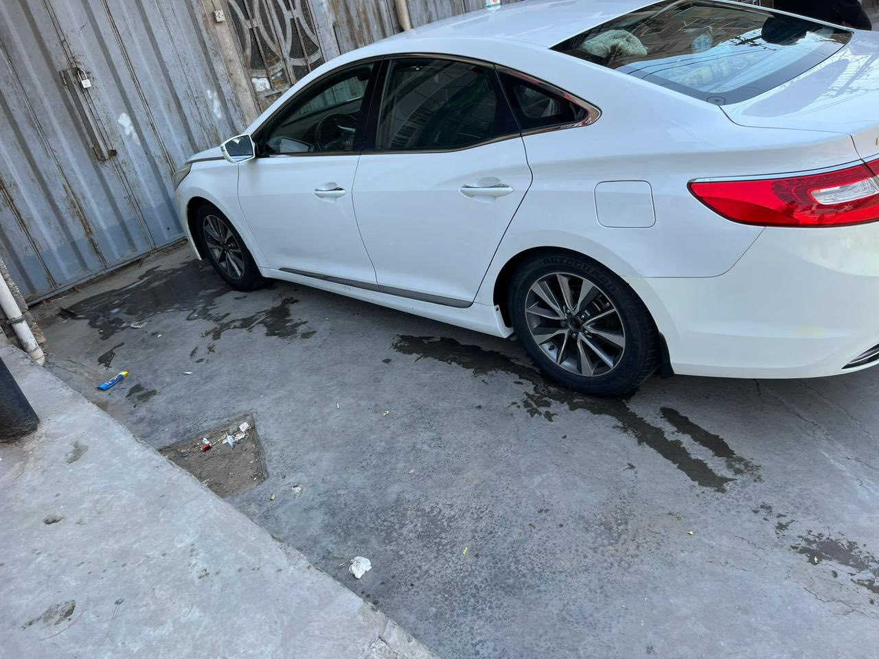 ازيرا 2013 للبيع خليجي السيارة بيهة قطعتين صبغ ، باب وجاملغ خلفي مثل ما موضح كدامك 
سيارة مناقصهة شي تبريد كير مكينة 
كشنات جلد . مري شفط . مكينة 3000 وباقي المواصفات 
سيارة بأسمنة تريد تحويل تريد وكالة 

السعر 110 . مكانهة بغداد البنوك / هـ ***********
