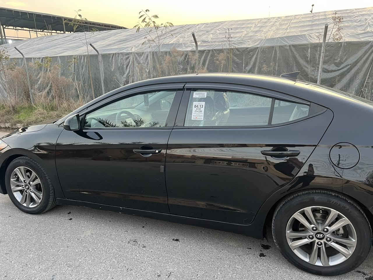 السلام عليكم 
لانترا للبيع موديل 2018 لون اسود الموصفات امريكي محرك 20 نص فول ويل كب رادار شاشة كامرة الموصفات المعروفة دخم تايرات وطخم مالتها كلو جديد سنوية وهزة جديد باسمي لحد 2030 محرك وكير شرط السيارة ضررها بوند وجاملغ وجاملغ خلفي اقل من شبر صبغ كما موضح بل سونر ماشية 85 ميل السيارة جاهزة بدون اي مصرف لايت زينون اصلي السعر 115$ وشويا بيها مجال
العنون موصل حي الزهور للتواصل على الرقم 
*********** 
***********
