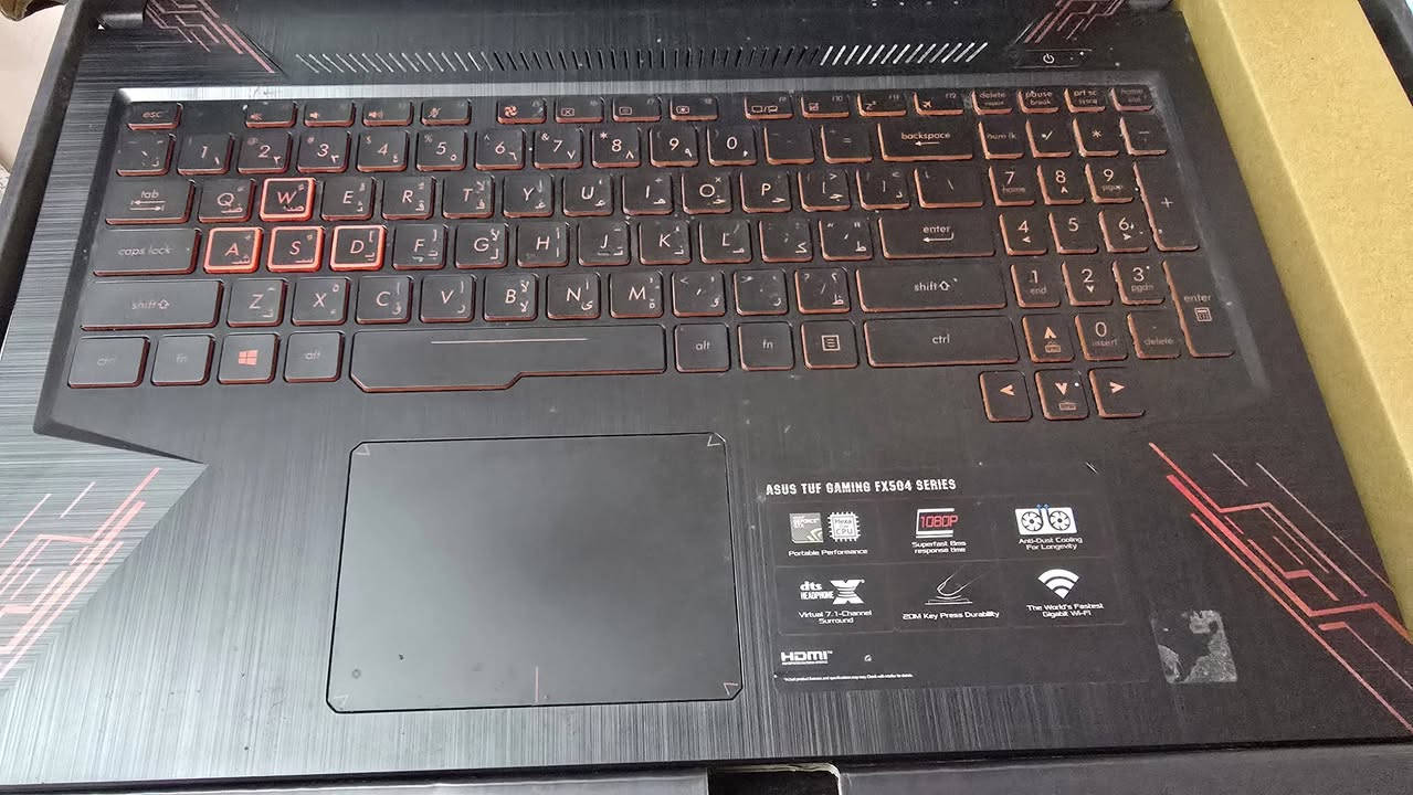 لابتوب asus  استخدام قليل  كامل الملحقات من كارتونته وشاحنته جديده وبحالة ممتازه
Model -ASUS TUF Gaming FX504 

مواصفاته الاساسية 

المعالج (CPU)
Intel Core i5  الجيل الثامن (8th Gen) — 
كارت الشاشة (GPU)
NVIDIA GeForce GTX 1050 TI   
الشاشة
15.6 بوصة، Full HD 1080p، وقت استجابة 8ms أو 3ms
الرام
8GB DDR4 قابلة للتوسيع لـ 32GB
التخزين
   1TB HDD  
الصوت
DTS Headphone:X — Virtual 7.1 Channel Surround
Wi-Fi
802.11ac — أسرع واي فاي جيجابت
الكيبورد
Red backlit، مقاومة لـ 20 مليون ضغطة
التبريد
Anti-Dust Cooling — نظام تبريد مصمم للاستخدام الطويل
المنافذ
HDMI، USB 3.0، USB-C، جاك سماعة
الوزن
~2.3 كيلو

سعر اللابتوب 250 ألف 

***********
