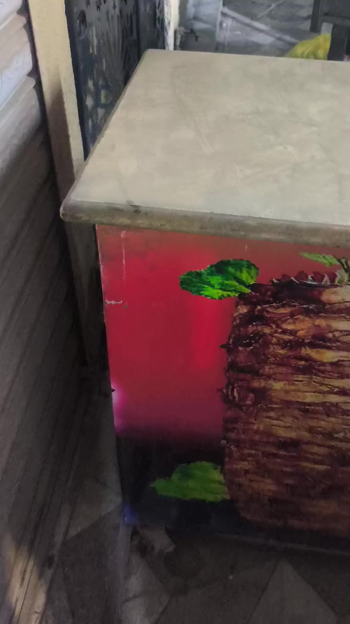 سلام عليكم طباخ 5 عيون وميز الطول 4 متر مكاني بغداد الدوره ***********
