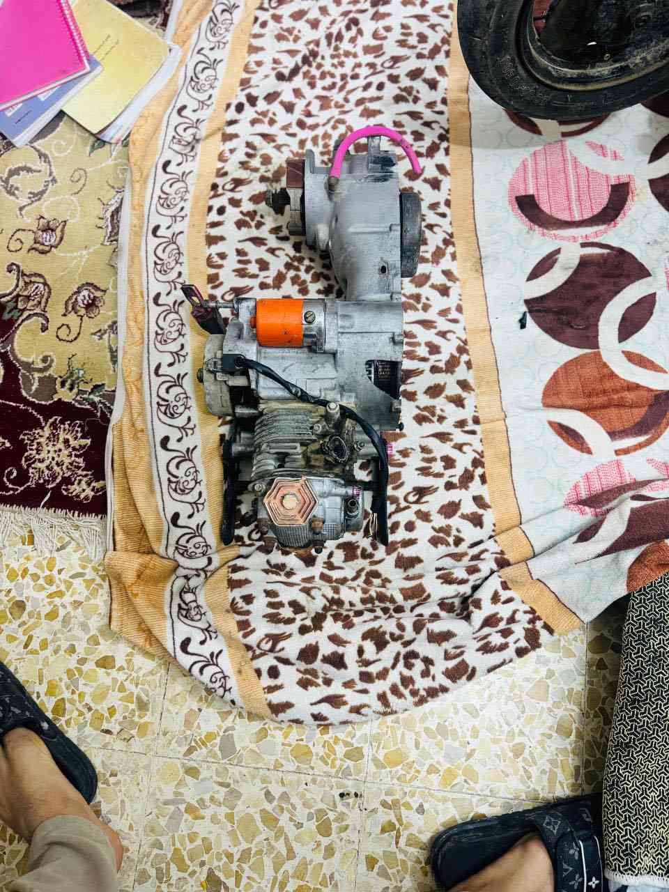 سلام عليكم مكينه ٥٥  بلاد للبيع مكفوله من كلشي بفق بيها سكر بصيط و بدون ملف (توصيل موجود) 
سعر ١٢٠ وبيها مجال قليل 
***********
