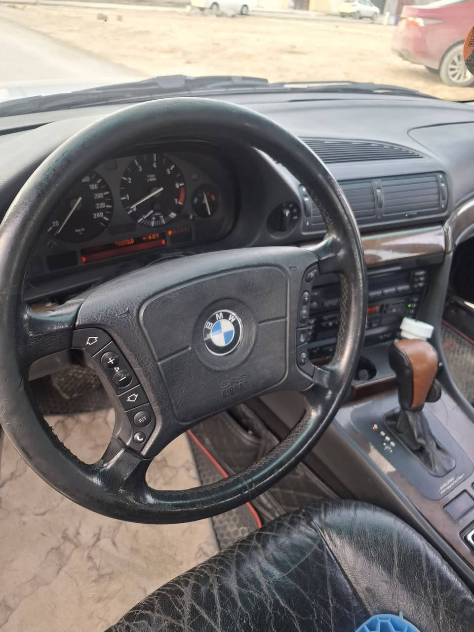 سلام عليكم BMW موديل 98-  رقم كركوك انكليزي مواصفات فول جنطه شفط مرشوشه حزام بدون ضربه كفاله من اي ضربه ماعدا جاملق الايمن  اسعر 90 بيها مجال للشراي للتواصل
***********///*********** عنوان تكريت
