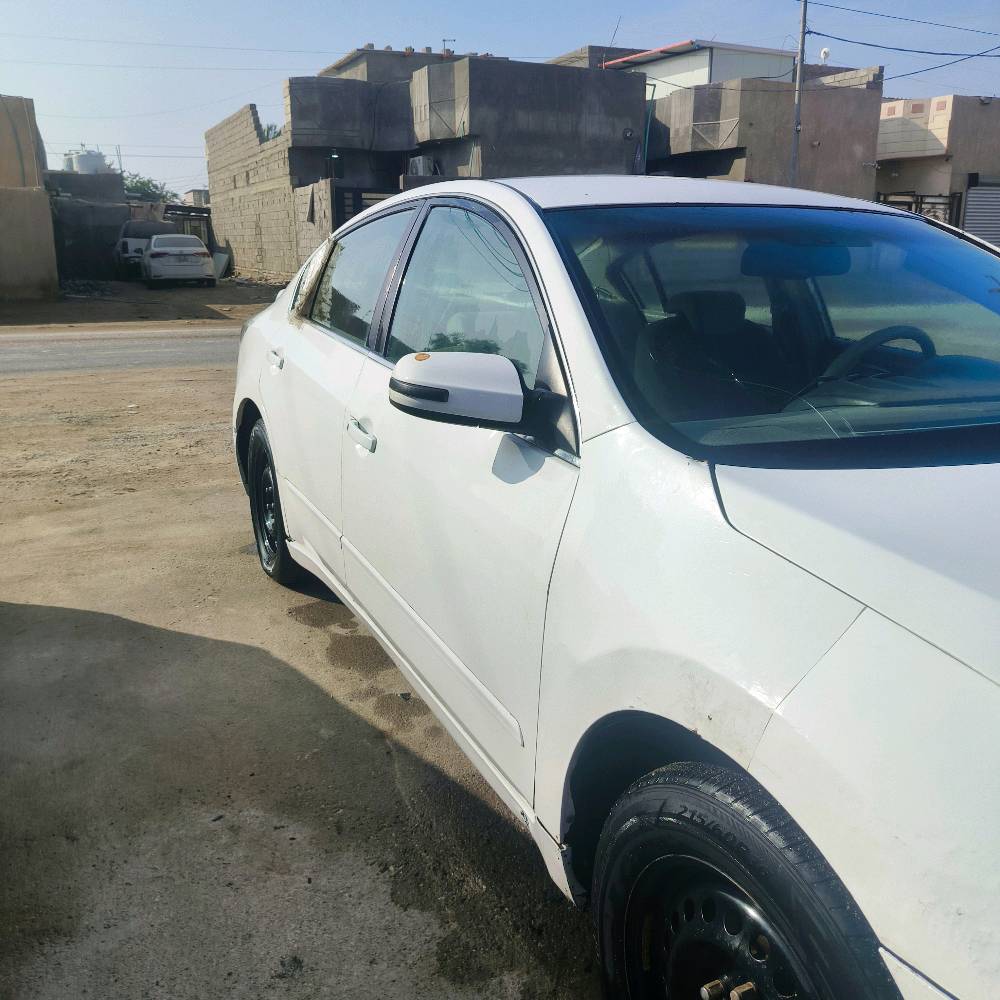 السلام عليكم نيسان التيما 2009 وارد خليجي بصمه تشغيل بصمه تقفيل  محرك 2500 فئه  S  سياره مصبوغه عام تبريد محرك كير حداديه مكفوله من الضربه القويه السنويه 2026 رقمها ذي قار راعيها موجود بالبصره يريد تحويل 
مكاني بصره ابو الخصيب السعر 60وبيها مجال بسيط اسيا وتساب *********** اثير خط***********