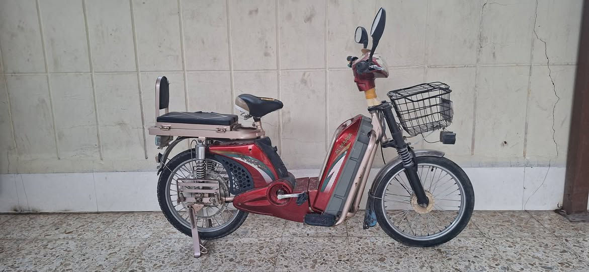 سلام عليكم دراجة شحن #للبيع  بحالة جيدة جدآ والبطاريات بدلتهن صار اقل من اسبوع السعر 300  وبيها مجال مكاني الفلوجة ***********
