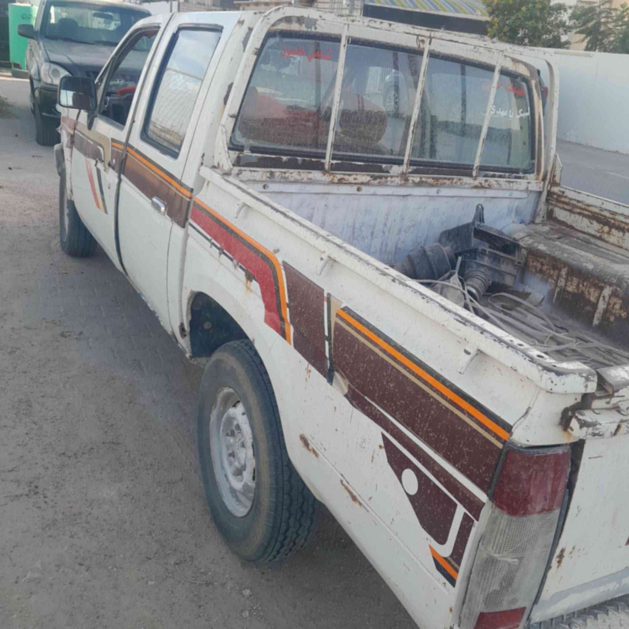 السلام عليكم بيكم نيسان موديل ١٩٩٢سياره مكينه وكير ونجي ناعم حلوات مستمسكات راعيها عندي ابيع هيك بيع مستعجل مكان سياره النجف قرب فلكة المطار السعر٢٠وبيها مجال المراوح حسب القناعه الالتصال ***********
