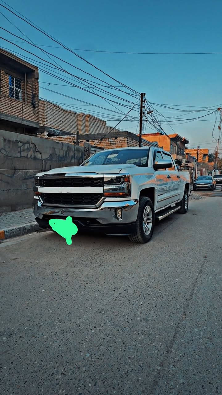 سلفرادو 2017 السياره جاهزه من كلشي
8V 5300 
فور ويل 
باب طويل بدي قصير المرغوب 
شاشه كبيره 
تبريد منفصل 
كامره دواره 
دوشمه جديده 
تخم تاير جديد 
باتري جديد 
حداديه جديده 
السياره عليها ادامه كامله ماتصرف ولا دينار 
مابيها نقص ولا برغي 
حادث جانبي 
بجم كبس بلادي شركه 
ايرباك برده فقط 
رقم بغداد باسمي. شرط التحويل 
سنويه جديده لغايه 2029 
السعر 175$ 

‼️‼️بيع او  مراوس برام
مكاني بغداد  الكاضميه 
***********
