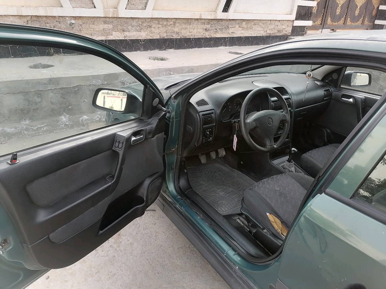 السلام عليكم ورحمة الله وبركاته 
للبيع اوبل استرا 2002  انكليزي وبسمي كير ومحرك مكفول تخم تاير جديد صدر امامي خلفي جديد تبريد ثلج تدفئه كهربائياته بلاديه اي چطل مابيه غرفته جديده بلاديه كهربائياته كله شغاله بلاديه  ترايك وين متريد ناعمه كلش بلاديه صبغه بلاديه  مكفوله من ضربه كتلوكات شركه بيه السعر 55 بيه مجال ( ***********… . *********** )