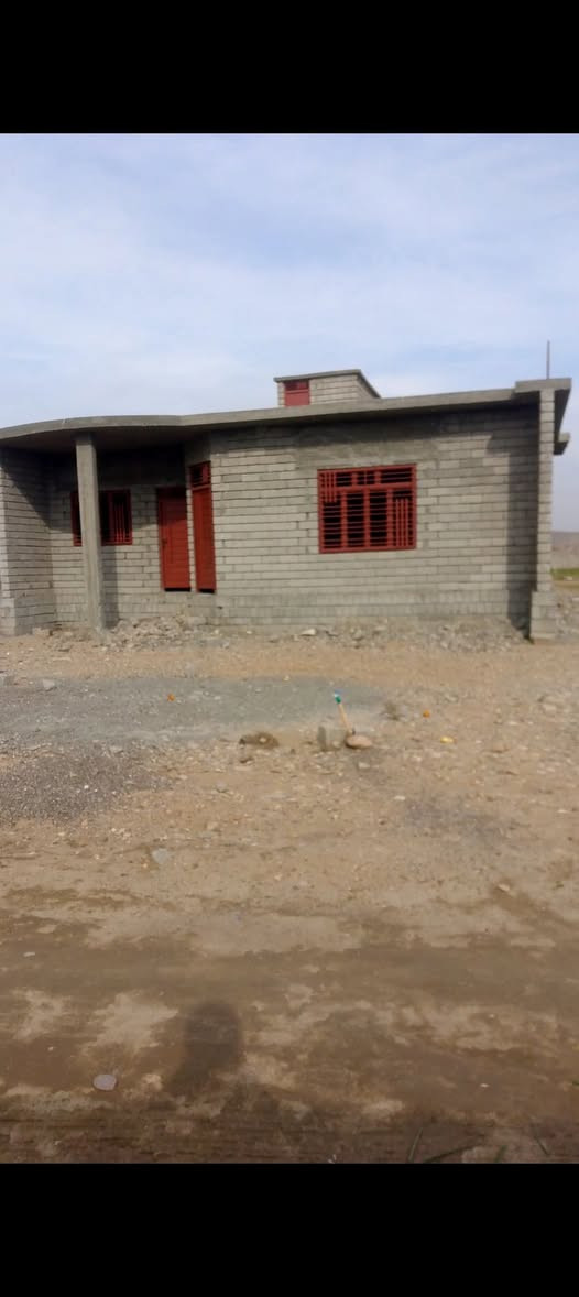 السلام عليكم  يوجد لديه بيت للبيع المساحه
الارض. 540 مساحت البيت. 186.متر. التصال عل رقم ***********
