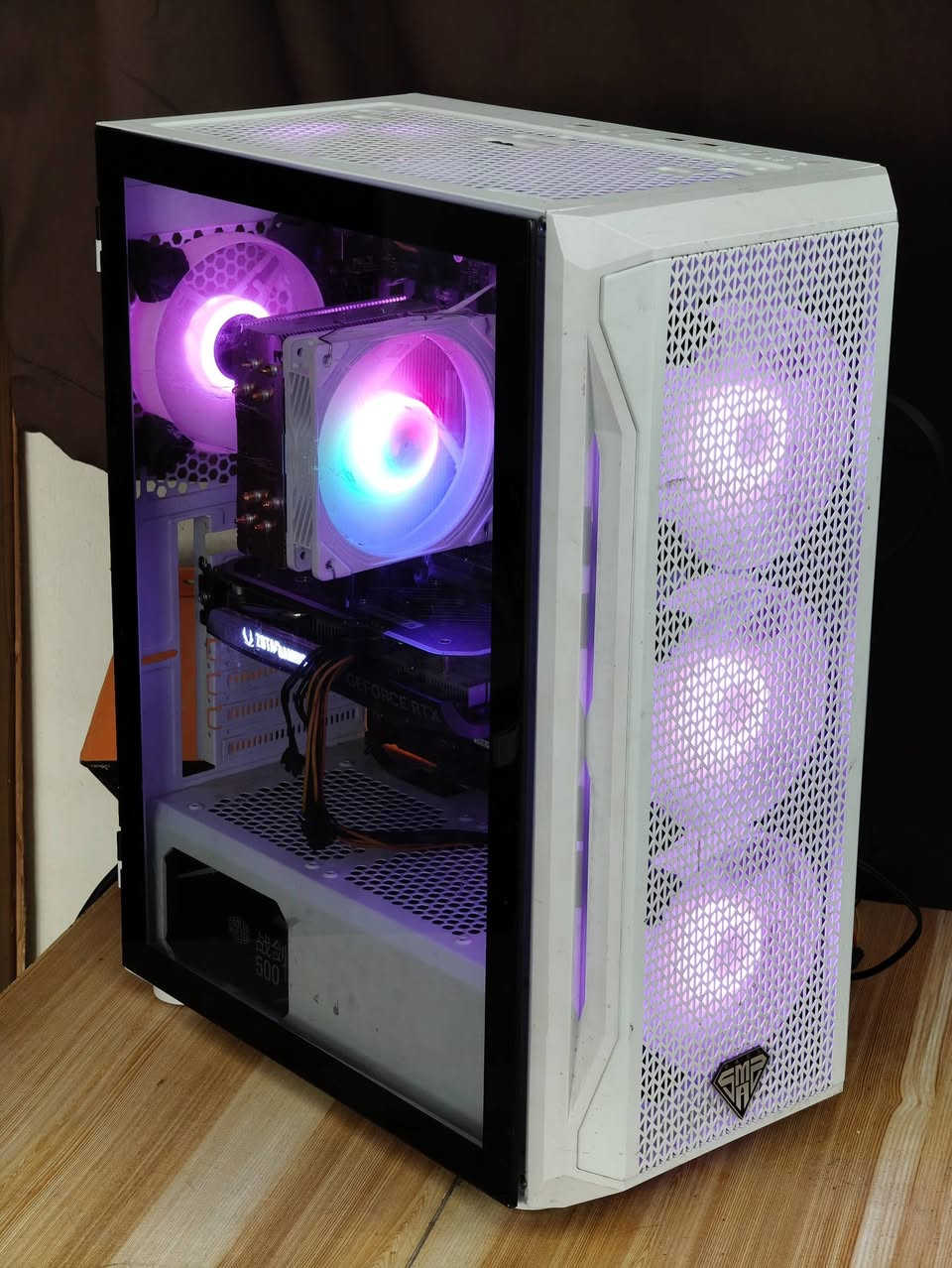 السلام عليكم
كيس مستعمل نظيف للبيع بكرت RTX 4060 مواصفات قوية وحلوة 
المواصفات :
💠CPU: Zotac Gaming RTX 4060 8G OC Spider edition 
💠M.B: Gigabyte B460 ATX
💠CPU: Core i5 10400f 6C 12Thr 4.3GHz
💠Cooler: Mass Air cooler 120mm جديد
💠Storge: SSD256GB + HDD640GB
💠RAM: 16GB 8x2 GB 3200MHz
💠P.s: CoolerMaster 500w
💠Case: Mass 5xfan RGB
5 مراوح تحكم دكمة بالكيس

💲السعر 850 الف مع ضمان الحاسبة اسبوع بشرط تربطها على UPS لحماية القطع من الكهرباء

بغداد مدينة الصدر قطاع 23
يوجد توصيل
 واتس ***********
 اتصال ***********
