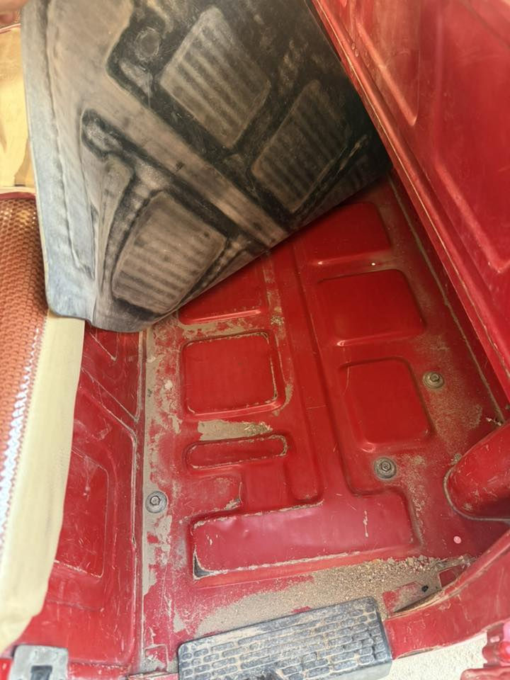 السلام عليكم تكتك للبيع موديل 22 اوراق كفاله عامه عده بيه طخه صغيره 7500 وبيه مجال *********** اتصال واتساب
