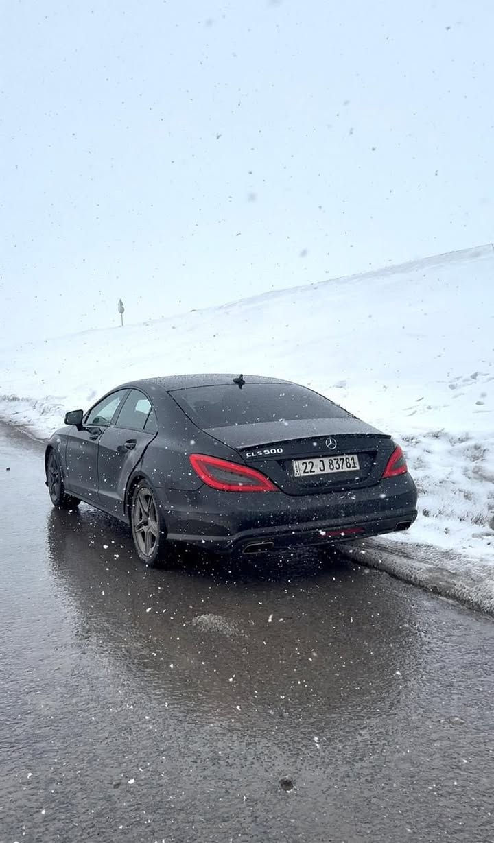V8 Twinturbo
گير مكينة مكفول
قطعتين تبريد
فتحة سقف
مري شفط  
نقاط عمياء
كروز سرعة
رادارات 
حساسات امامية 
و خلفية و كاميرا
شفتات ستيرن
مقعد خلفي VIP
درگة AMG
كشنات جلد تدفئة تبريد امامي خلفي
تحكمات ستيرن
تحكمات كشنات  
خزن ذاكرة داخلي ٣ أوضاع
لدات داخلية بلادي
انارة ترحيب
سستم صوت harmin kardon
رادار تحديد مسار
دخول ذكي

صدر امامي و خلفي مكفول
حساس مطر
بعد السيارة بيها هواي مواصفات
جنطة تبديل بلادي و جاملغ خلفي بالعراق
السيارة وأرد الماني
للاستفسار 
***********
