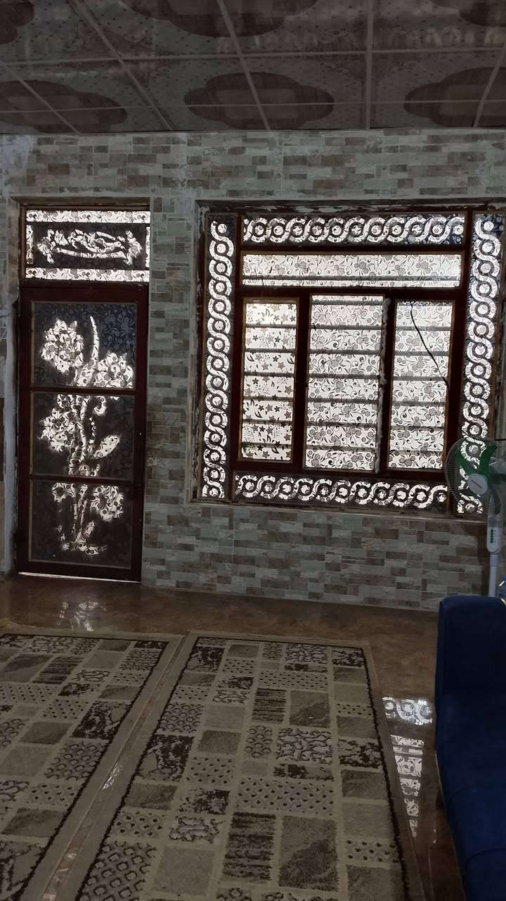 السلام عليكم يوجد بيت في حي الجهاد شارع الزنابرة قريب على التارتان مساحة اكثر من 350 م
مبني غرفتين وهول واستقبال ومطبخ وحمام داخلي وخارجي ويحتوي على حديقة ويحتوي على درج حلزوني 
التفاصيل اكثر خاص


**إذا كنت صاحب هذا الإعلان وتريد حذفه لأي سبب، رجاءا أرسل رسالة إلى الدعم الفني**