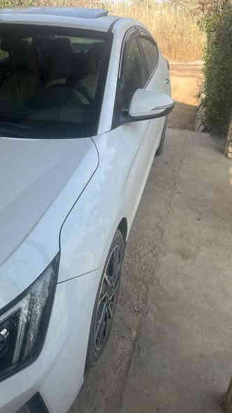 السلام عليكم النتر ٢٠ رقم بغداد بسامينا ماشيه ٨٨الف على الفحص فول موصفات السعر ١٦٥ وبي مجال عنواني كربلاء طويريج الشراي يتصل *********** السياره كفاله  عده دحجه بالباب الخلفي والباقي كفاله
