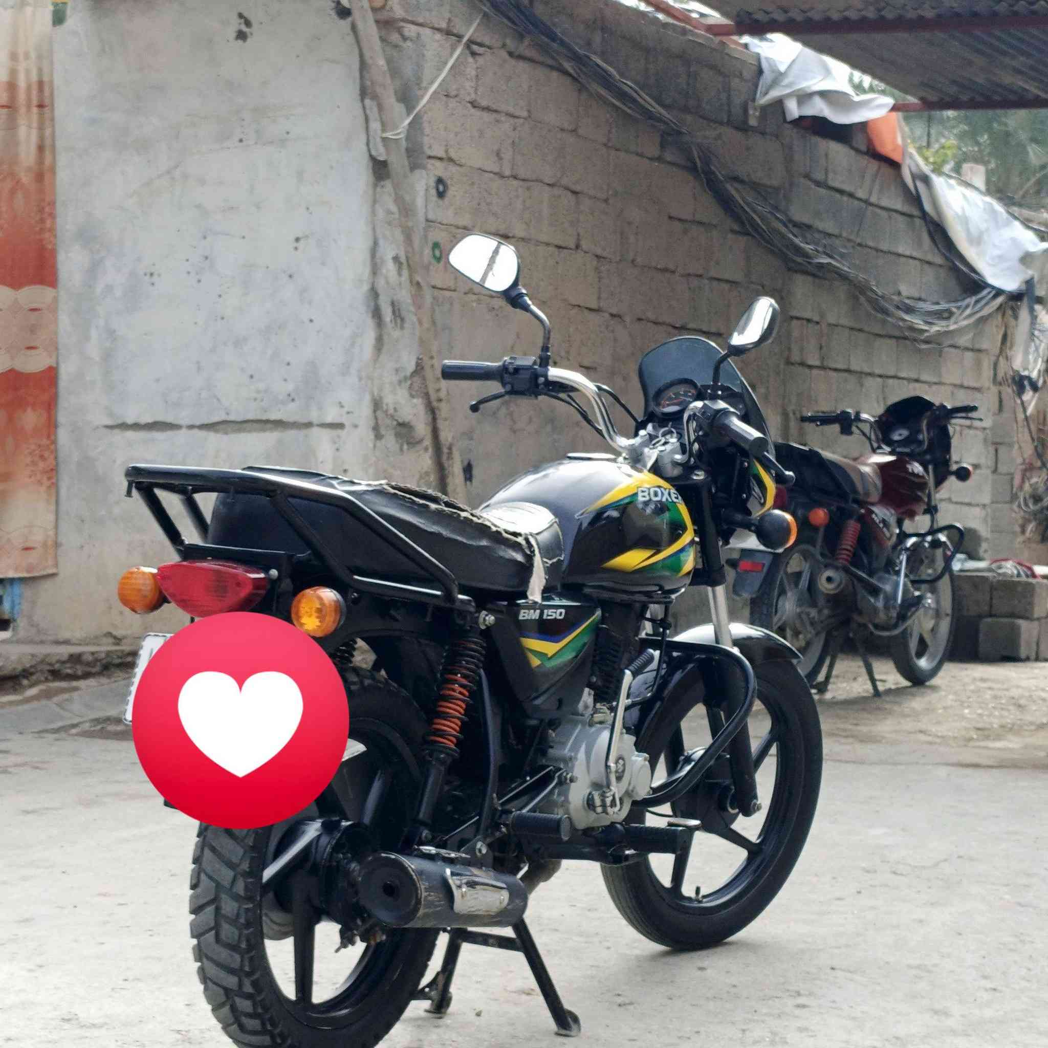 السلام عليكم دراجة بوكسر 2023 (رقم او سنوية تحويل ثاني يوم) مكينة خير من الله لا تبخير لا تنقص او ما مفتوحة المكينة كهربائيات كلهة شغالة كاملة على اخر حباية تايرات جدد او الدراجة خير من الله شلعة او معدل لا صوت بل مكينة ولا شي او للتوضيح ارقام بيهة ثنين بس اني شاد واحد مكاني ديالى بعقوبة بهرز للتواصل ***********
