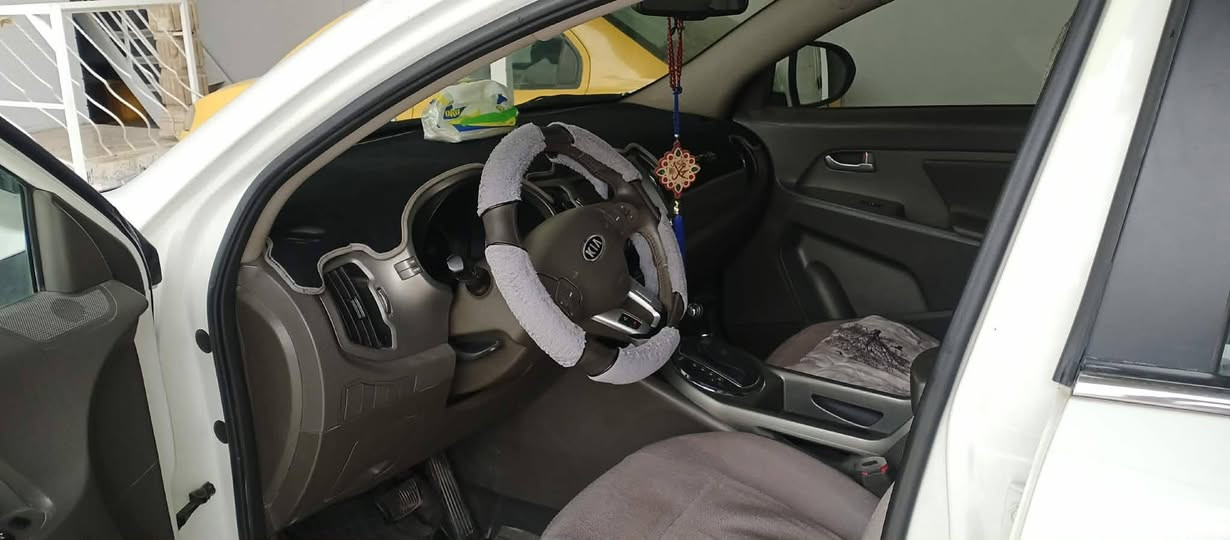 سيارة كيا سبورتاج موديل 2012 بسمي شرط التحويل محرك ما مفتوح كير شرط بدون صبغ فقط  تقليمات ماشيه 110 السعر 155بيها مجال رقم الموبايل ***********
