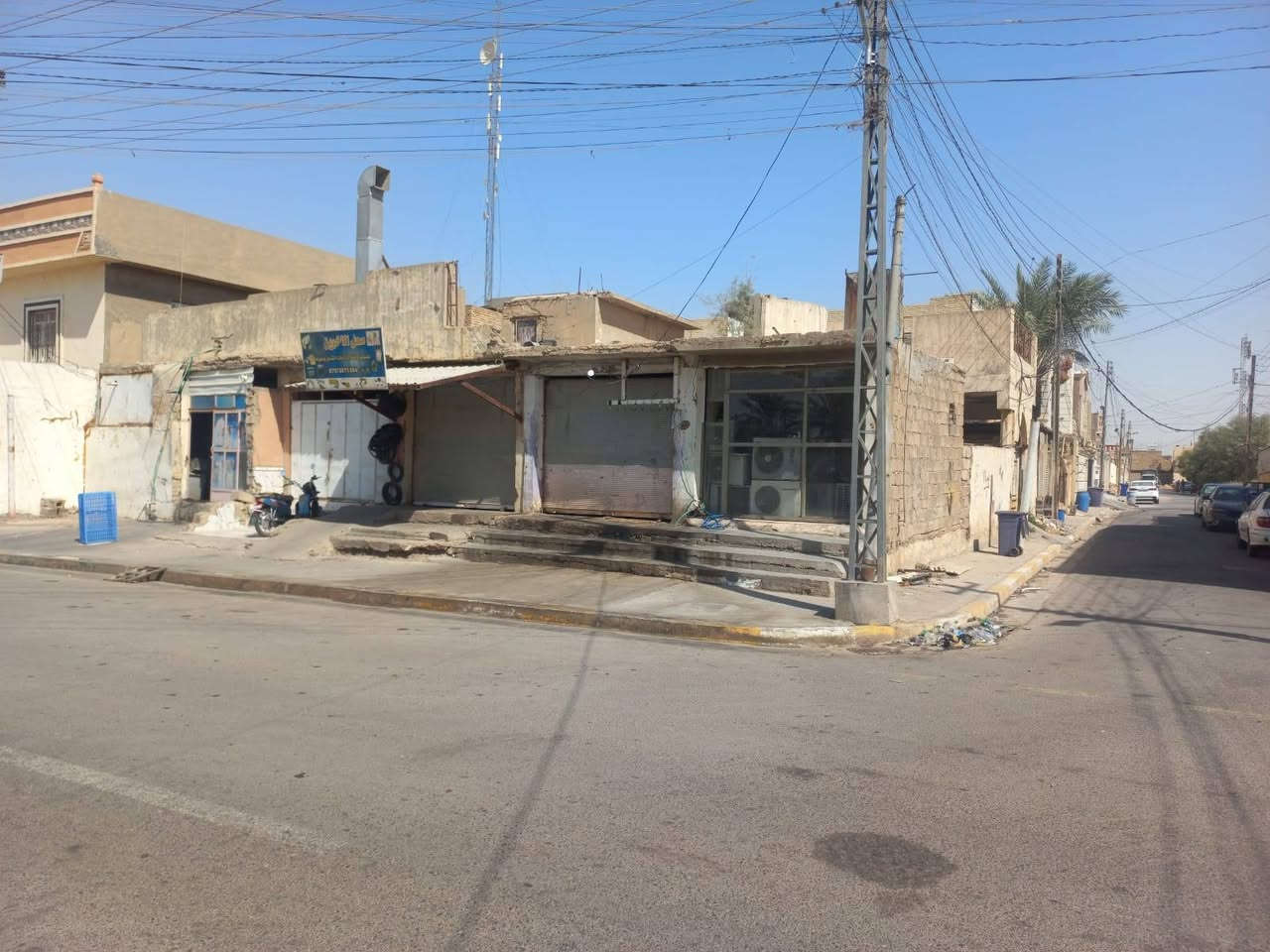 على بركة الله ..
للبيع تجاري ركن  مميز ..
دار مع 5 محلات في حي العسكري  ..شارع 20
قرب جامع سيدنا الحسين .
مساحه :300 متر
واجهة: 20
نزال : 15
ركن بطحي 
شارع : 20
طابو صرف 
للإستفسار .. مكتب الدرة للاستثمارات العقاريه و التجاريه 
الشارع العام . مقابل دائرة المرور  

***********
***********
