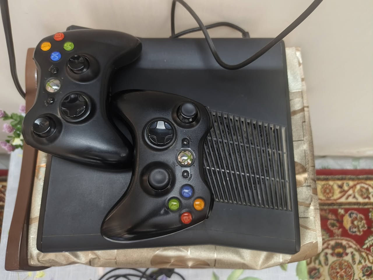 سلام عليكم ورحمة الله
عندي xbox 360x للبيع 
مواصفاته: 
نضيف لم يدخل اي صيانه 
يحتوي عل هارد سعته 250 جيجا بايت
يحتوي على العاب عددها250 واهمها بيس13 و15و21 وفيفا 18 و20 وجيتا 5 وسان اندرياس وبتلفيلد الجزء الاول وكيل اوف ديوتي الجزء الاول وماين كرافت والكثير من الالعاب
يحتوي على جوستيكين اثنان
شاحن الجوستك اثنان
بوربانك جوستك اثنان 
السعر 250 الف وبي مجال
لاستفسار عل الخاص او عل اتصال عل الرقم الاتي
‏‪***********‬‏
