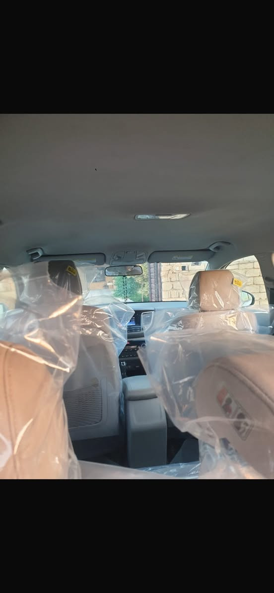 السلام عليكم ورحمة الله وبركاته 
للبيع سيارة توسان ٢٠١٧ وارد امريكي 
ابيض اللون 
الضرر بنيد فقط.
السعر١٦٥ 
العنوان/بغداد /الدورة
رقم الهاتف/***********
