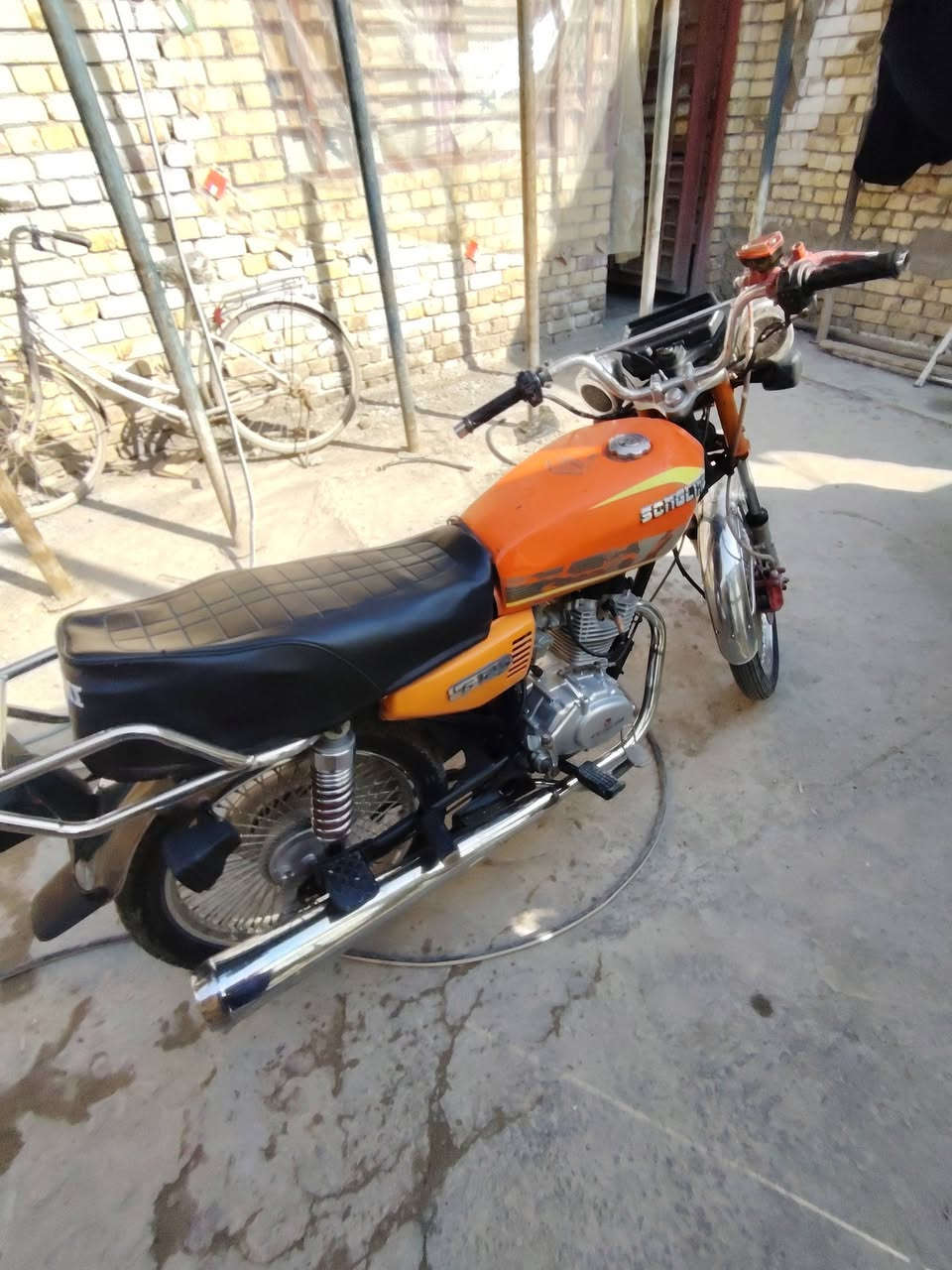 السلام عليكم دراجه للبيع نوع تايكر موديل 24 اوراق كامله دراجه مكفوله محركه ما مجيوس 550وبيها مجال العنوان القاسم الرقم ***********
