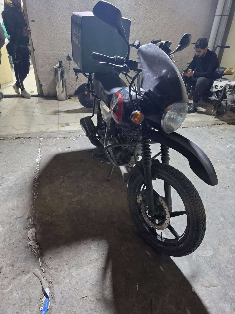 السلام عليكم دراجة بوكسر بدون اوراق مكفولة سرقة قانون وعشاير المكينه خير من الله مكاني بغداد رايدها ب٩٥٠ الدراجة خير من الله 
*********** واتساب موجود
