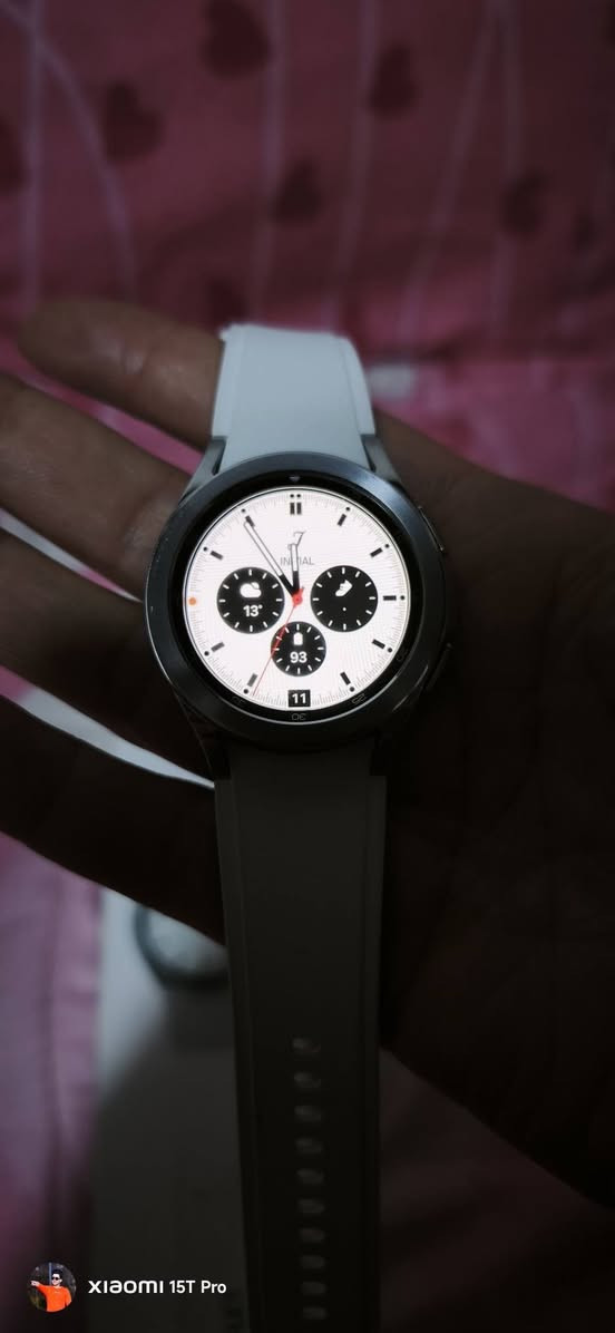 ساعه سامسونك Watch4 Classic
مراوسه بحساب ببجي 
اني اخذتها قبل فتره بــ ورقتين ساعه فول 
وصفات تدعم جميع الخدمات 
وبيها سوق بلي 
يعني موبايل مصغر 
***********
***********
