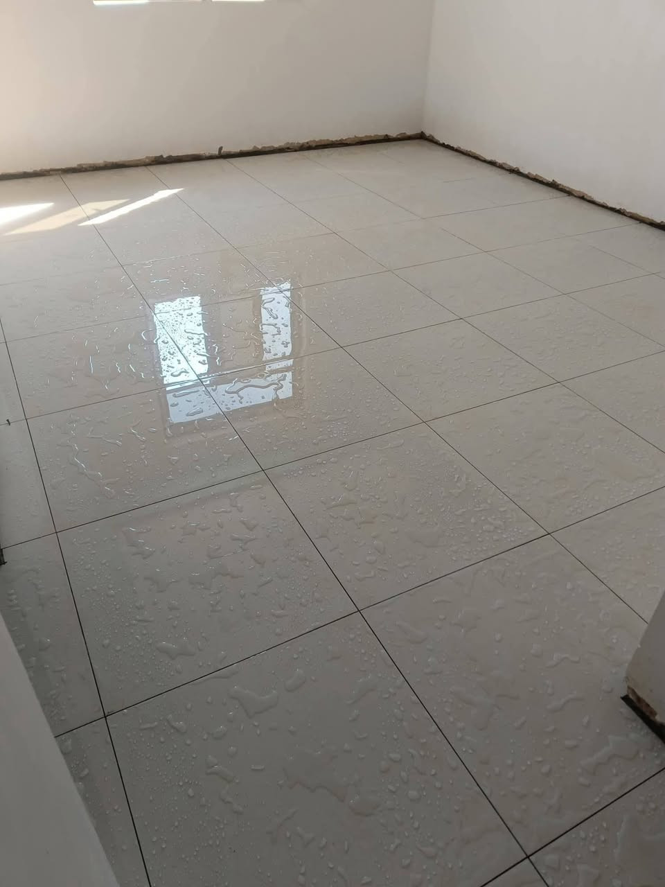 خلفة سيراميك متفرغ شغل ليزر وكبان سيراميك بورسلين مرمر لوح كاشي بايات ازارة شغل درجة اولة ومرتب باليرضي الله تواصل *********** واتساب
