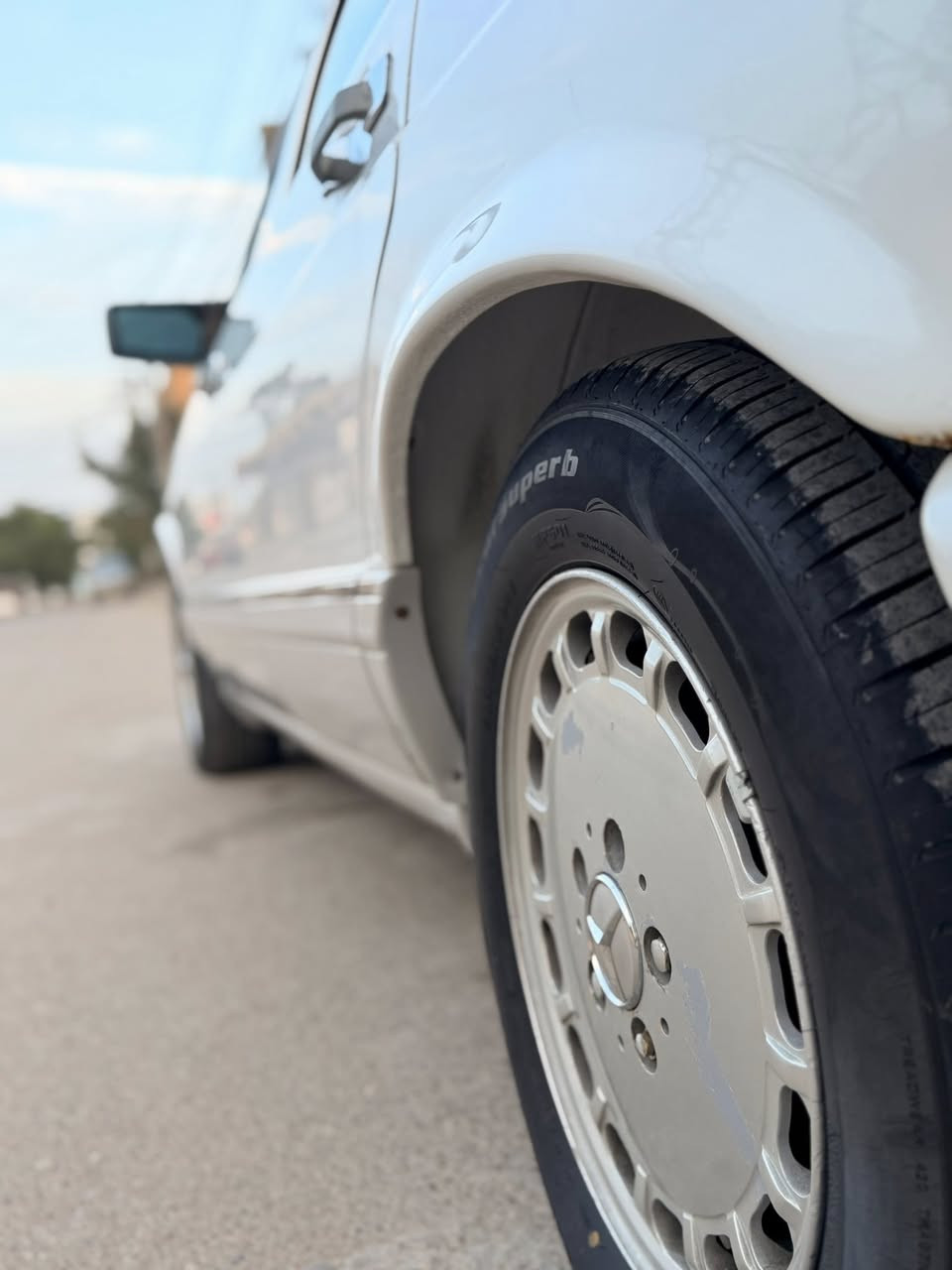 سلام عليكم  مرخصت مدير الكروب المحترم
مارسيدس جامبو رئاسي باب كصير  موديل١٩٩١

سيارة نظيفة حدادية جديدة 

صبغ عام جمالية بلا ظربة 

تخم تاير جديد 

 

غرفه حبريه مخمل جديدة

جام كلة كهرباء بردة خلفية 

كراسي كهرباء ستيرن كهرباء 

محور ٣٠٠٠ vvt

رقم نكليزي ب اسمي سنويه ٢٠٢٩

سيارة ماناقصها برغي 

مكاني بغداد  ***********

سعر٧٥ 

واسف ع الاطاله
