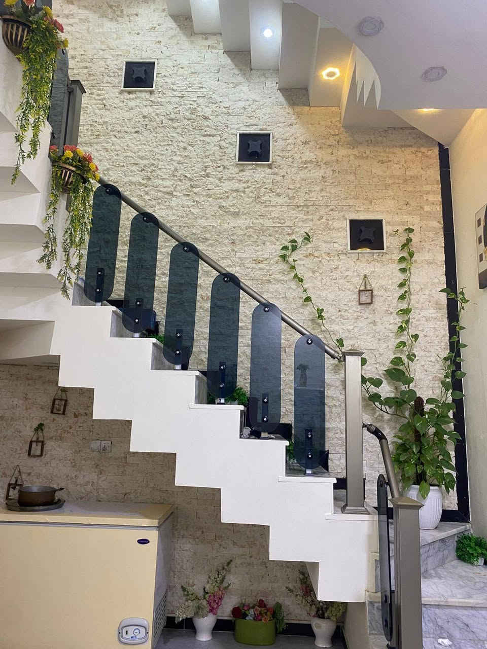 بيت للبيع مساحة 125 متر، العنوان الكفاءات خلف روضة المفكر الصغير الأهلية، بناء 2022 حديث، كونكريت
طابقين ونص
الواجهة 6 وربع، النزال 20 
السعر خاص أو الأتصال ع الرقم 
***********
