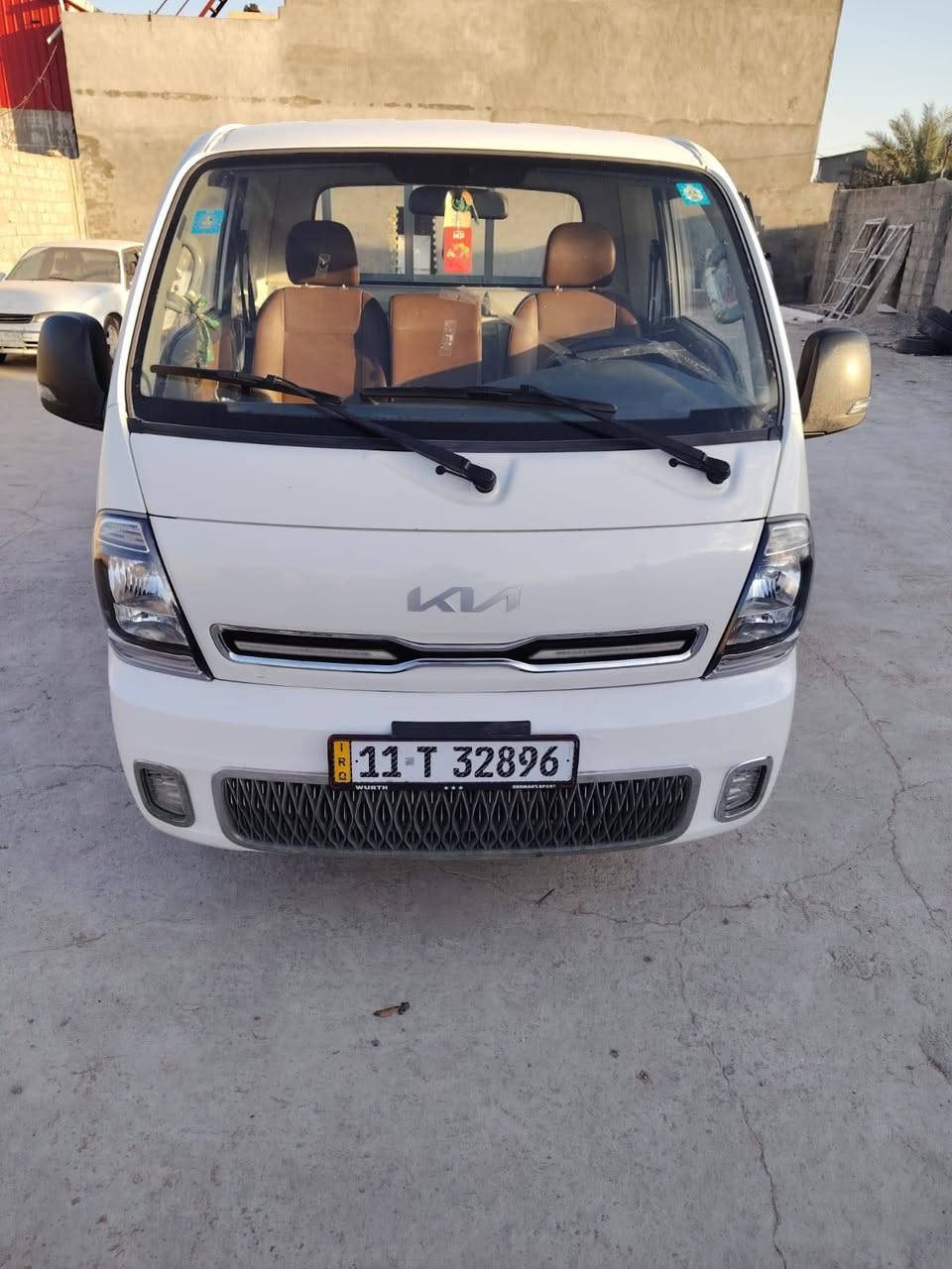 سلام عليكم ورحمة الله وبركاتة  سياره كيه حمل للبيع موديل 2023 رقم بغداد مشروع وطني تحويل مباشر بسمي مكفوله من كلشي سياره جديده كلش ماشيه 46 السعر 150 وبيها مجال ***********
