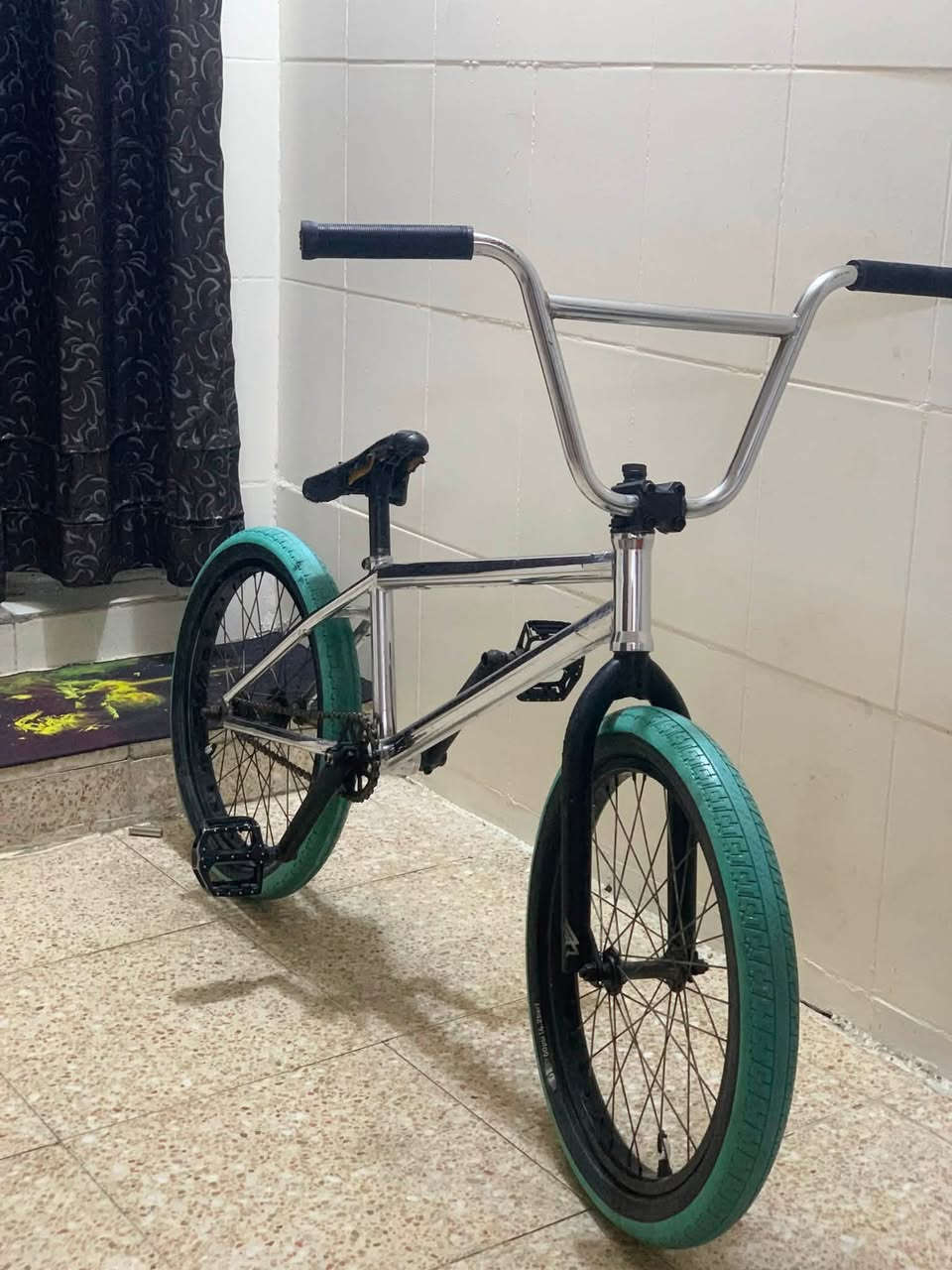 BMX كولت اصلي مستخدم قليل المكان بغداد سعره 200 لل تواصل ***********
