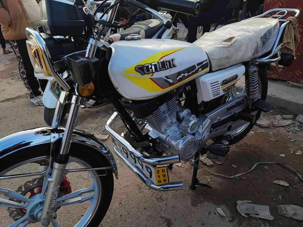 مكلف بلنشر 
السلام عليكم للبيع سونلك موديل ٢٠٢٤ نازله بلـ٢٥ 
الدراجه كفاله عامه من الفتح مكينه خرسه اوراق كامله 
السعر ٧٠٠ وبيها مجال حك الجيه 
مكاني بغداد الحسينية  ‏‪0775 682 7630‬‏
