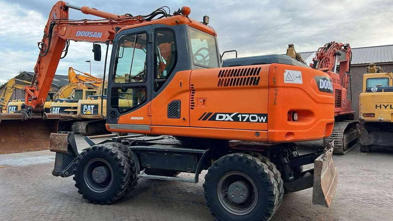 السلام عليكم 🌹🌹
ادوات كلك  بدون تحويل 

موديل 2011

دوسان تاير

 حجم 170

مكفولة كفالة عامة ع وضع الشركة

ما مشتغلة بالعراق 

مشتغلة 9700 ساعة خارج العراق 

للبيع فقط السعر (160) ورقة

توصل جميع المحافظات بعد الاتفاق

للاستفسار الاتصال او واتساب ***********
