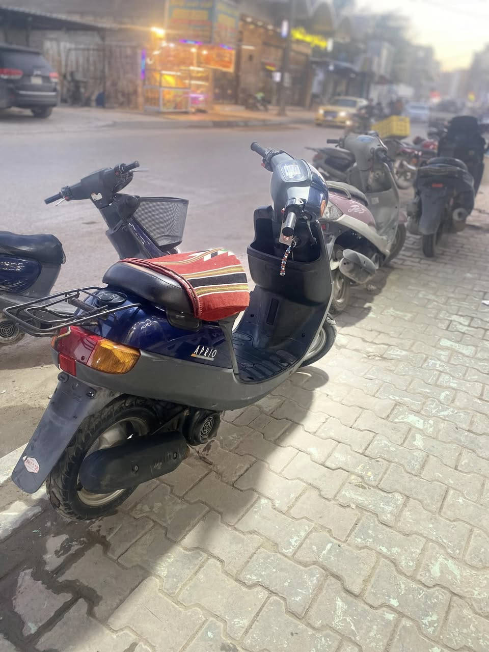 السلام عليكم شباب دراجه بطه مديل 2000 صارلها ١٥ من طالعه من الحاويه السعر ٧٥٠ وبيها مجال حك الجيه 
العنوان كربلاء شارع احمد الوائلي 
***********
