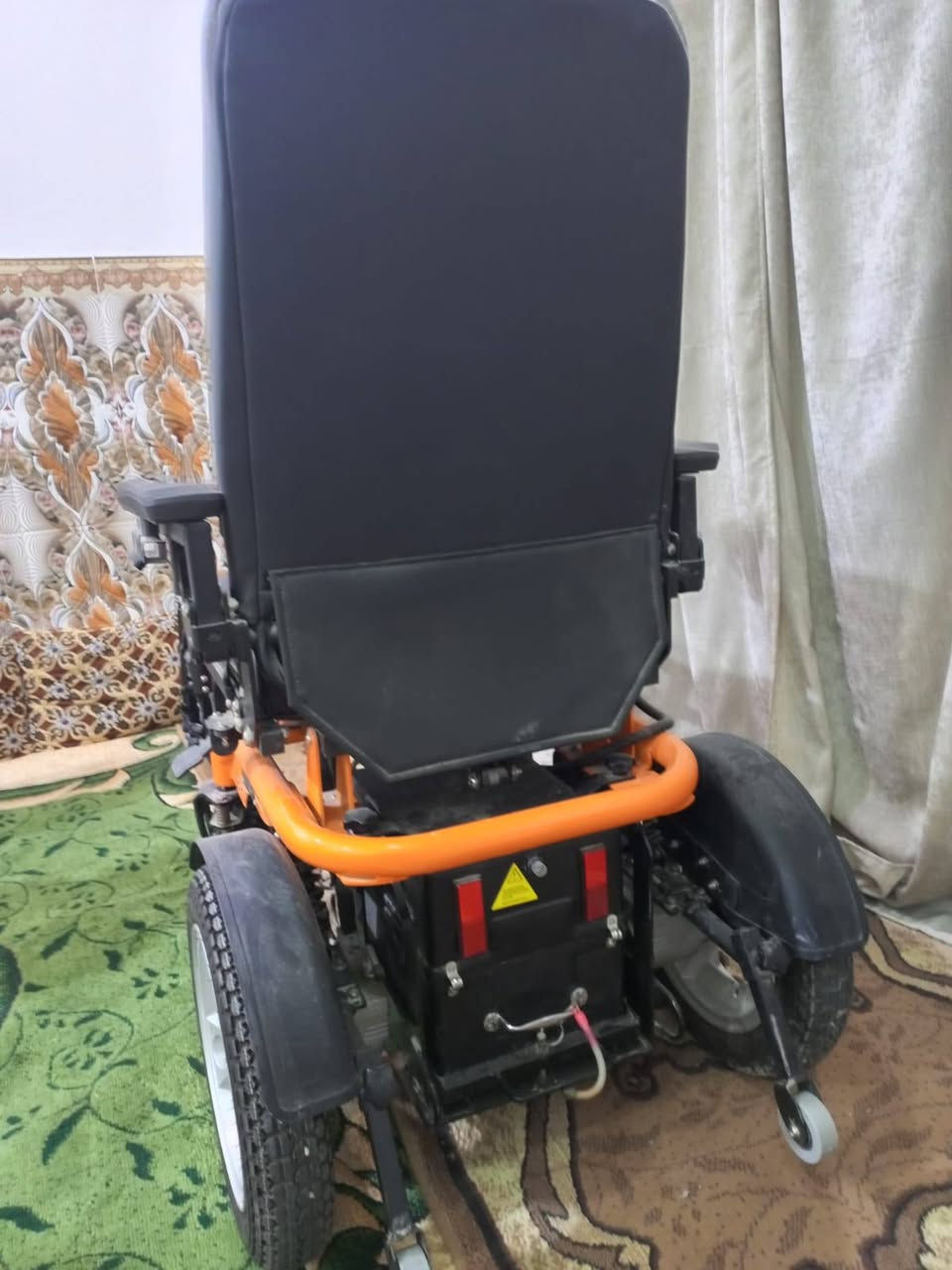 عربانه  نضيف للبيع استعمال قليل مكان النجف أستفسر على الرقم ما متواجد عل فيس ***********

