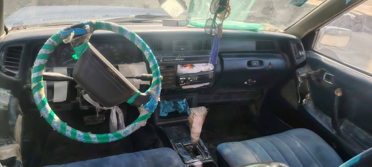 سيدان 90. مكينه وگير مكفولات
30 وبيه مجال. سنويه ل30 رقم نگليزي بسمي 
***********
