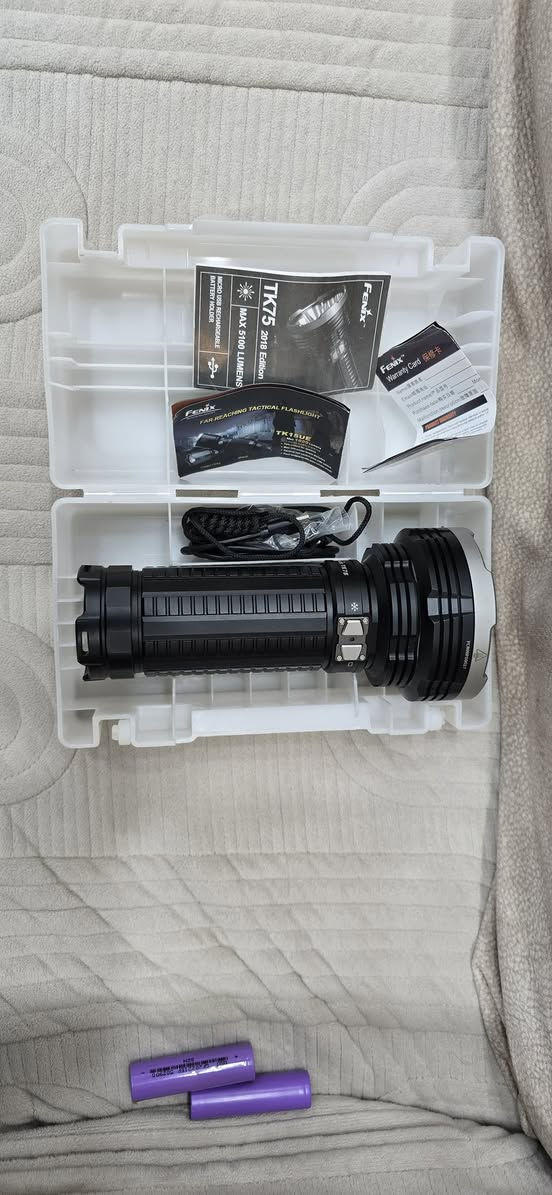 لايت ماركة FENIX موديل TK 75 من ارقى الموديلات من شركة فينيكس يجي بقوة 5100 جديد ما مستخدم سعره بالوكالة 425 ابيع بنص سعره وبي مجال بسيط


**إذا كنت صاحب هذا الإعلان وتريد حذفه لأي سبب، رجاءا أرسل رسالة إلى الدعم الفني**