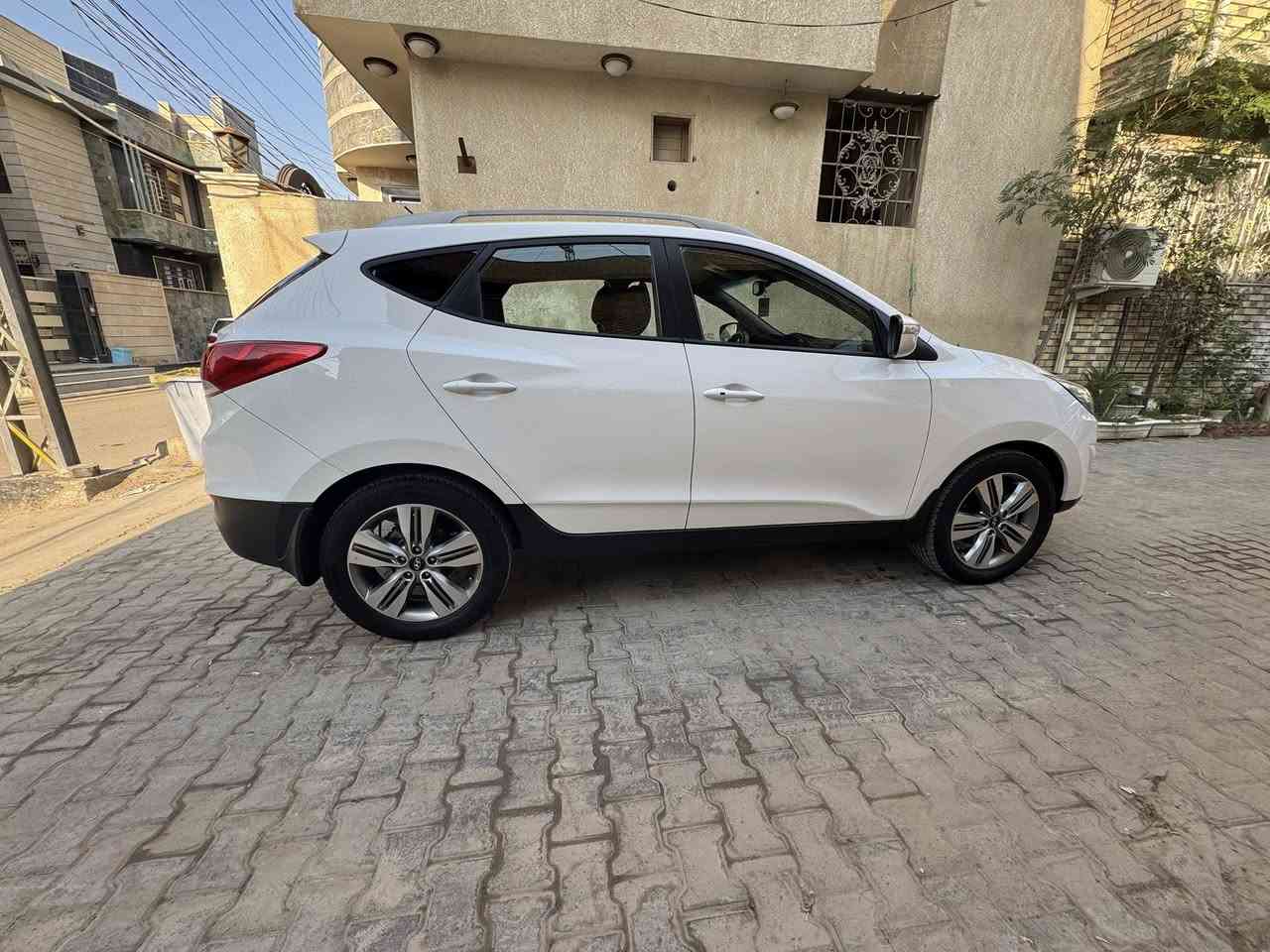 سلام عليكم توسان للبيع خليجي مكفوله من الضربه السياره خير من الله تشغيل بصمه بيبان بصمه تحكم ستيرن جهتين تبريد قطعتين  موديل ١٤ السياره رقمها كربلاء ومكانهة كربلاء والسياره استخدام شخصي الاستفسار الاتصال ***********/ ***********
