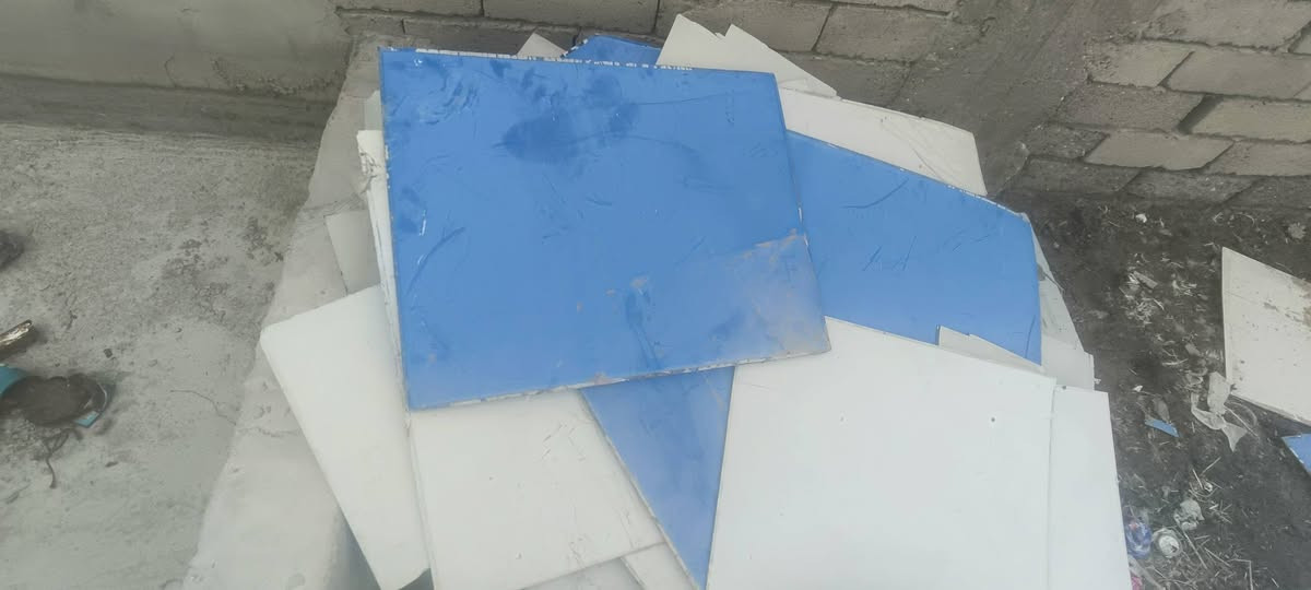 سلام عليكم
دراجه عاطله ومتروكه سعر 200 وبيهه مجال 
كابون تغليف نوع ثقيل سعر القطعه 500 دينار 
حطب كبار 3 ستوتات حمل راسلني ونتفق ع السعر
سكيبات خشب عدد 15 سعر القطعه الف دينار 
بايسكلات 2 كبير وصغير سعرهم 25 الف اثنينهم 
***********
