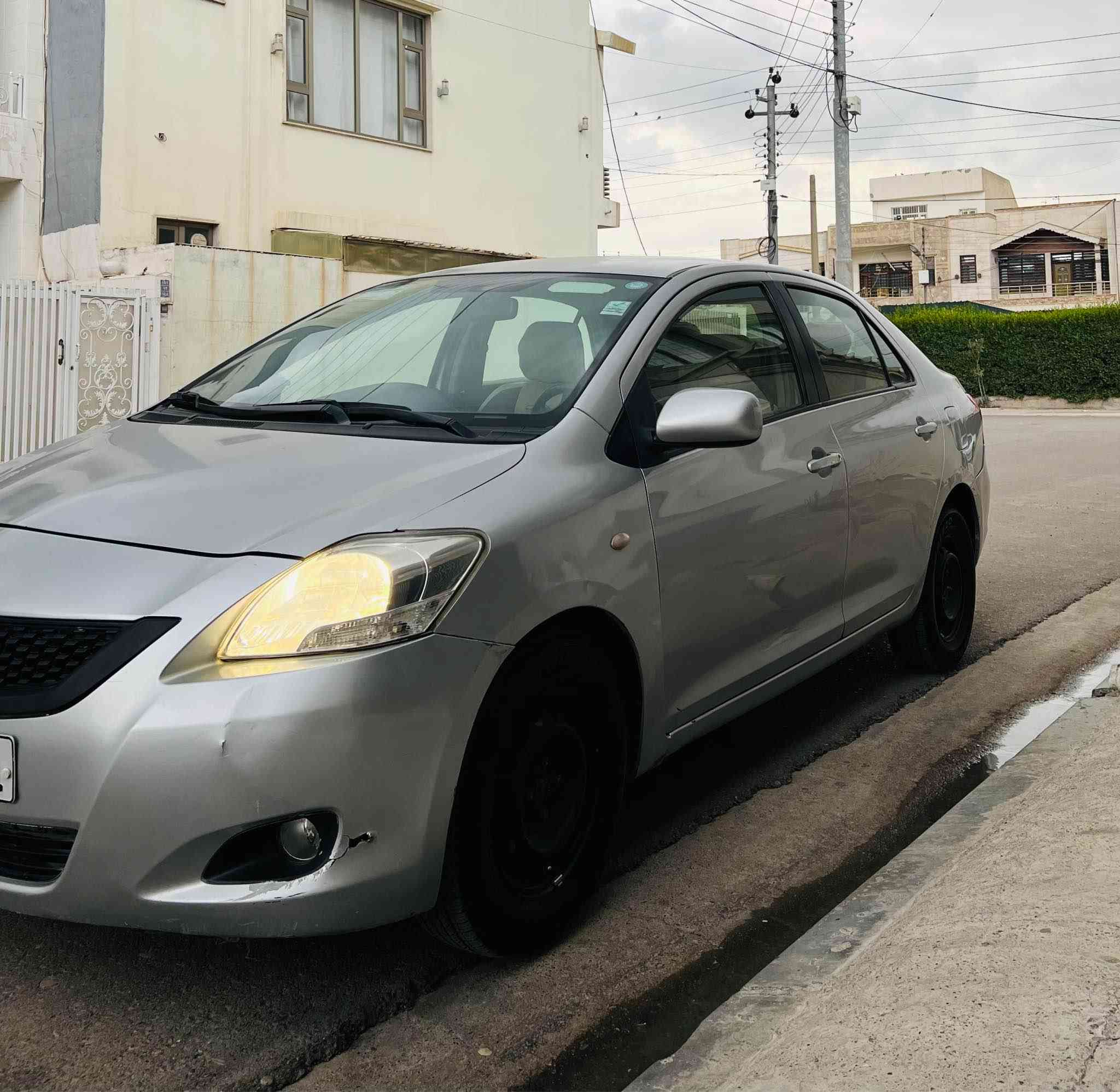 تويتا يارس 2008،گيرو مه كينه به شه رته  
دوو پار چه ي هه يه بي ژوري  ،پيشو پشتي كه پسه ،
ره قه م و سه نه وي نويه هه تا وه كو 2028
بؤ زانياري زياتر په يوه ندي به و ژماره موبايل بكه  
((***********))
كؤره م ،وا تسئاپ ، ڤايبه ر أربيل, العراق
