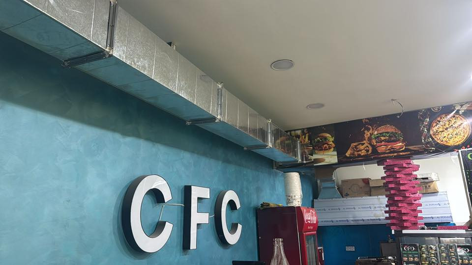 گرل مع قلايه
فرن بيتزا هو والميز  
كابسه صاج  
 مجمده وسط
شوايه كص 5 مشاعل مع الميز والشيش وسكين الكص
دگت مع بوچه ستيل مع ساحبه 

الموقع : بغداد الكرخ / علي الصالح 
***********
