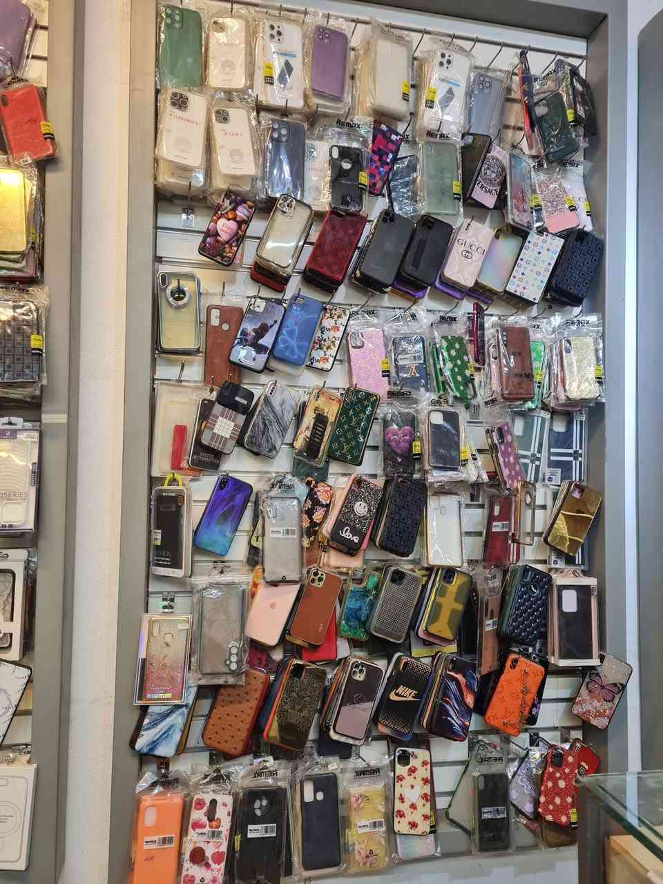 كفرات ولصقات شلعه تقريبا ٣٠٠٠ قطعه ٥٠٠ الف مكاني دهوك دوميز توصيل موجود ***********
