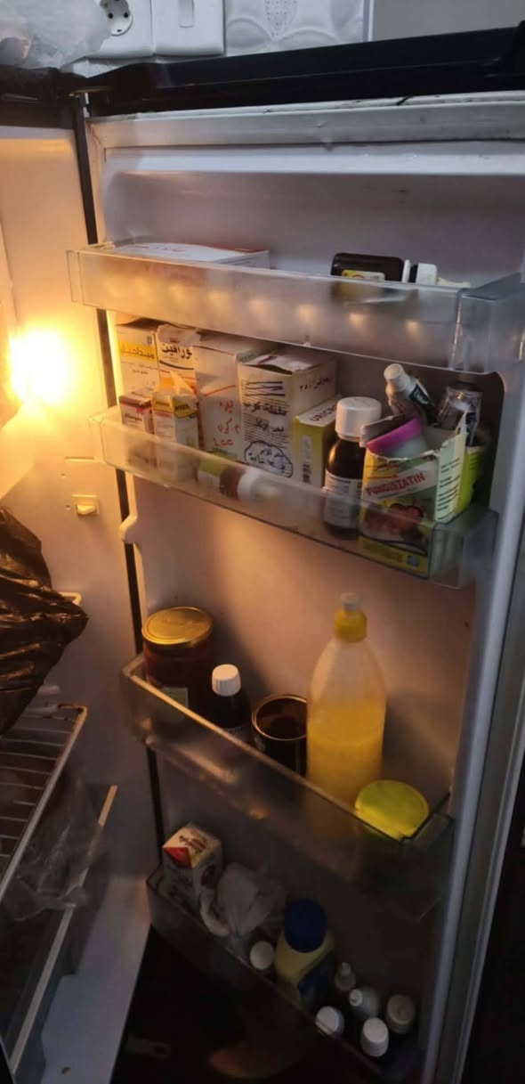 ثلاجه نوعيهILk حجم وسط   شرط تجميد موصل أيسر قادسية الثانيه السعر ١٧٠ وبيها مجال ***********
