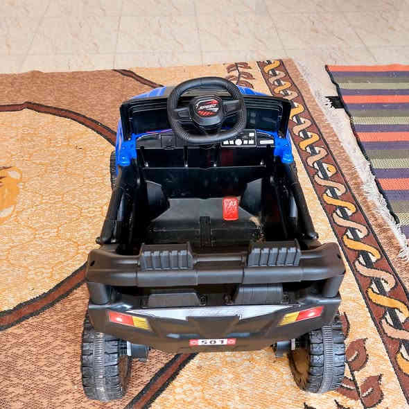 سيارة شحن تحكم على ريمونت وتحكم ذاتي بعدها جديدة تكفي لحد عمر ٤ سنوات المكان بغداد سبع قصور السعر ١٠٠
***********
