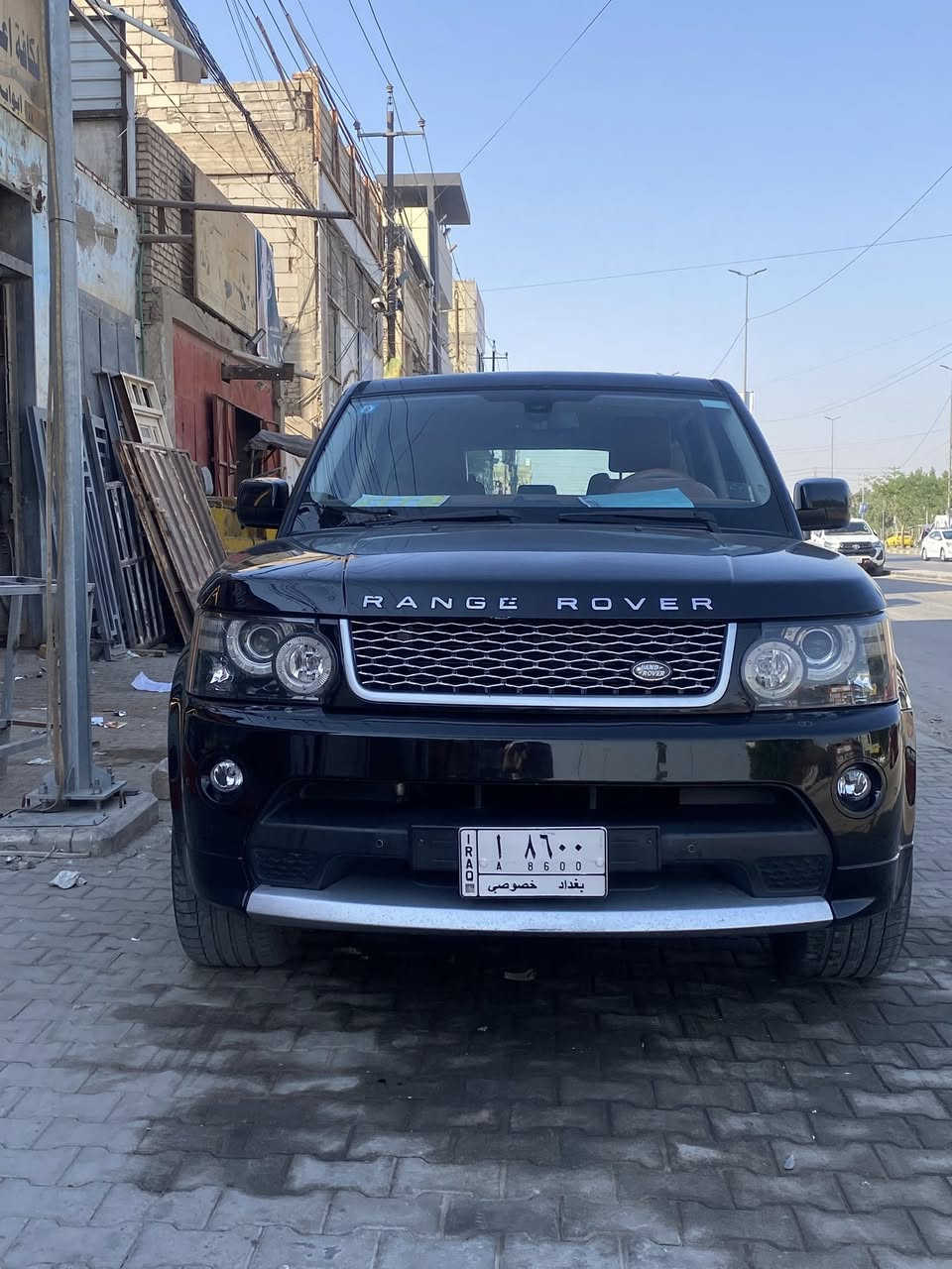 رانج سبورت 2011خليجي كفالة من الظربة والصبغ ماشية 160كم محرك سوبر بيها رقم مميز 
السعر 148 ورقة وبيه مجال 
ملاحظة ماجاوب على التعليق الشراي يتصل ويشلع عيوني 
***********
مكانها نجف

