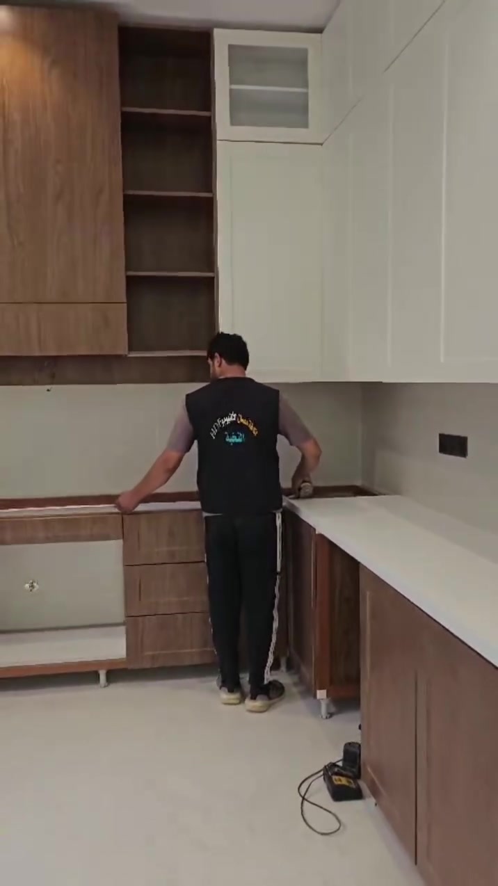 أحد مواقعنا في الرفاعي
جانب من أعمال تثبيت كاونتر مطبخ خشب HDF
كادر النخبة لكافة أعمال الألمنيوم وHdf 
عملنا بنظام الإشراف والتنفيذ والمتابعة فقط 
***********
***********
