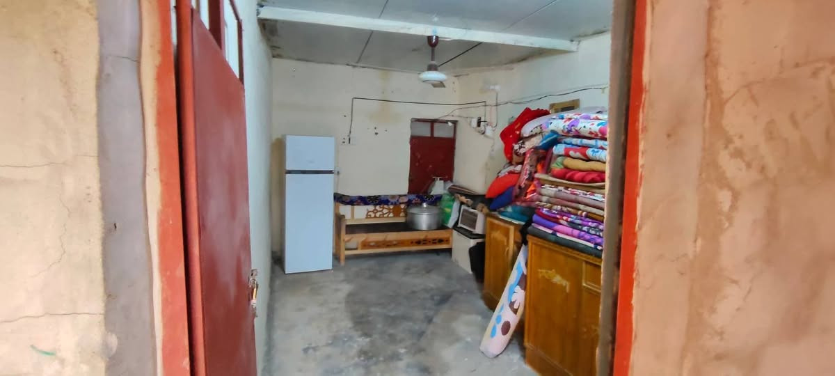 بيت تجاوز للبيع المساحة 100 متر 

يتكون من غرفتين وصالة ومطبخ وصحيات 

بناء نضيف كهربائيات كاملة تأسيس مياة كامل مع سخان 

العنوان دور الصحة عمارات الطبابة مقابل سدة الوليد 

السعر 10 مليون وبي مجال بسيط

للإستفسار يرجى الاتصال  ***********
