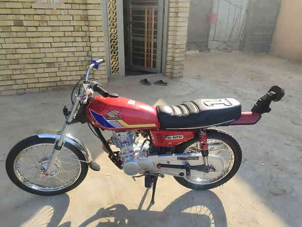 دراجه للبيع شاصي اوراق كامله اصولي  تعمير كله 25. شلامجه اصلي     ما مفتوحه لايت باتري جدد دراجه كارتون شرط معدل وفصله سعره 675وبيه مجال. مكان شطره *********** بيه واتساب
