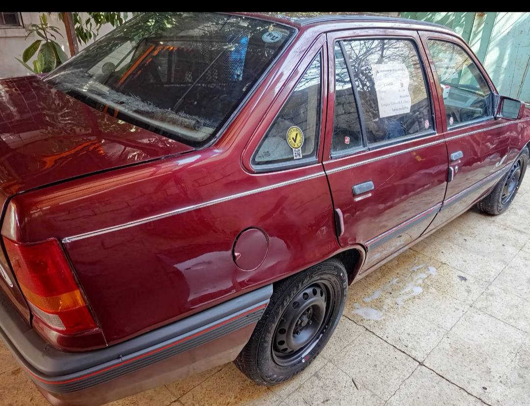 سيارة كاديت موديل 1991رقم مسطرة
هزة جديدة 
مصبوغة جمالية
سيارة جاهزة طخم جديد
وايرمانية شغالة
سيارة بسمنا
محرك 16
كاربون بنزين بيها
سيارة مكفولة من دعامية للدعامية
سياره في موصل 
***********
